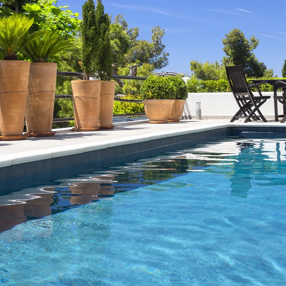 Peinture speciale piscine béton - usage et pose par Asena