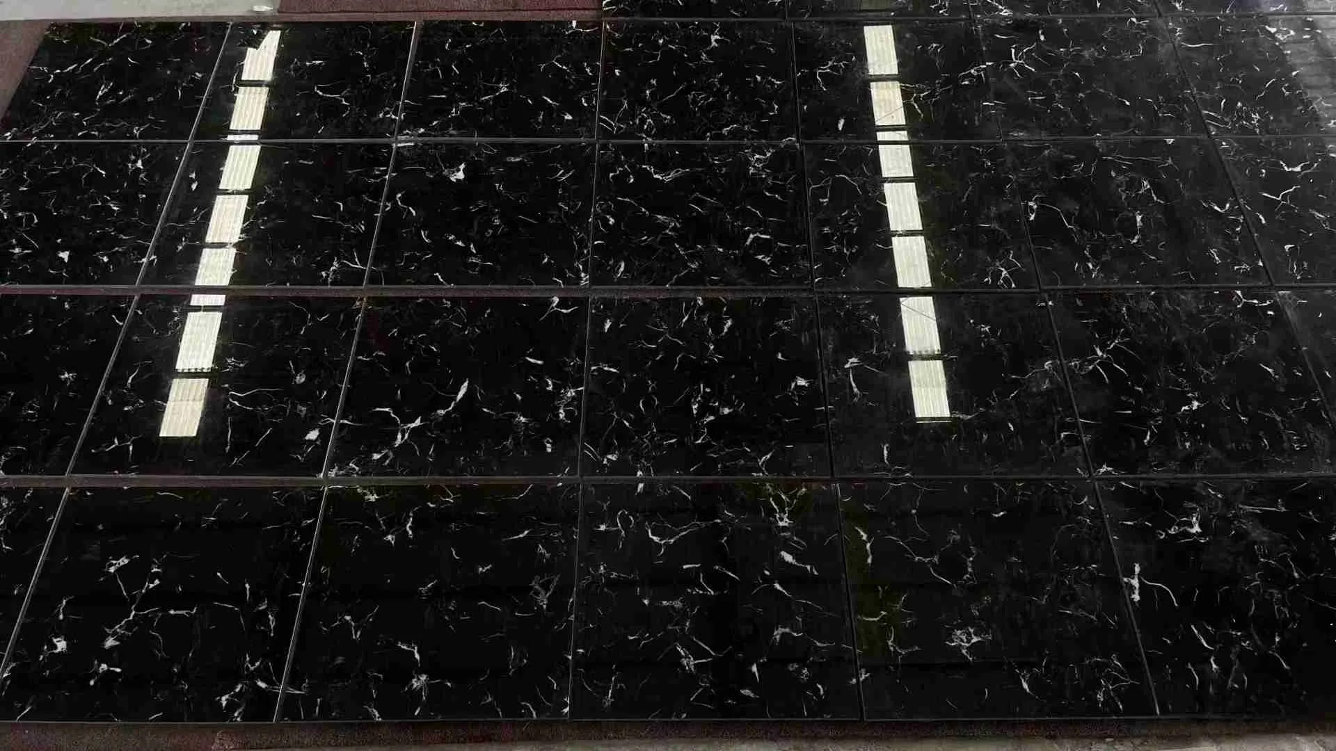 Marbre Black Ice Flower - usage et pose par Asena