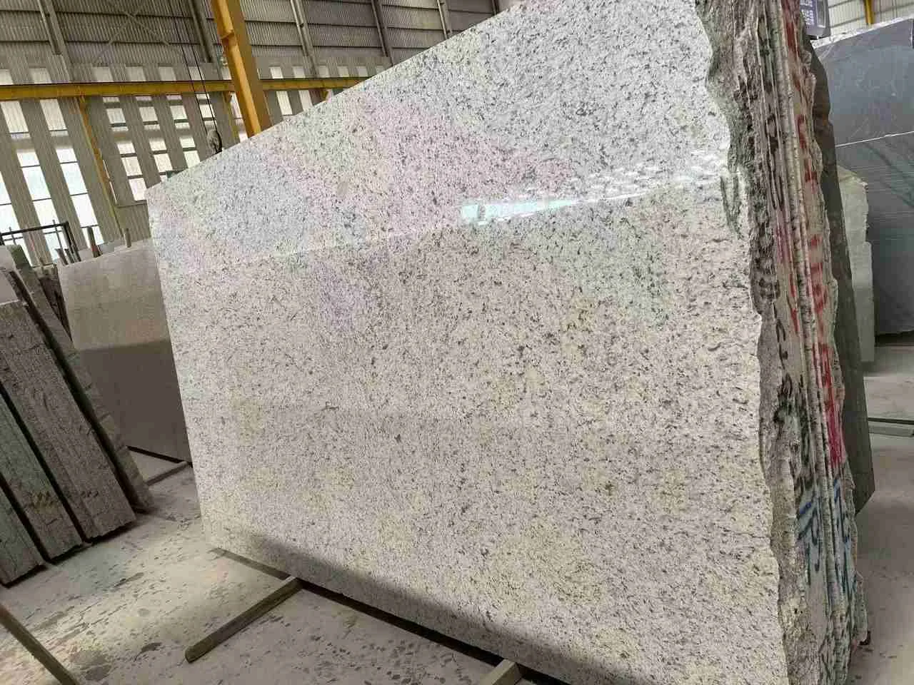 Granit Brazil White Rose - usage et pose par Asena