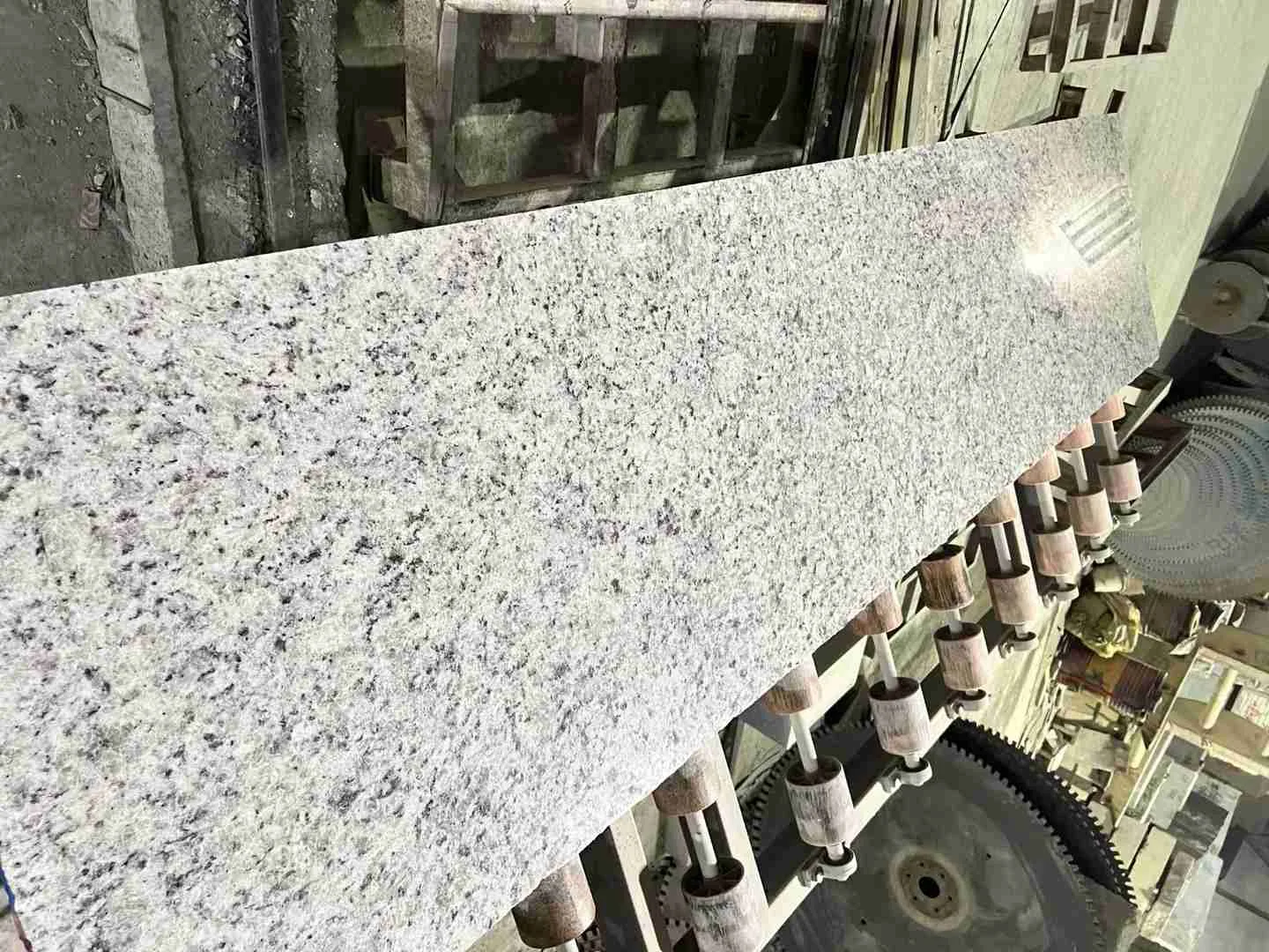 Granit Brazil White Rose - usage et pose par Asena