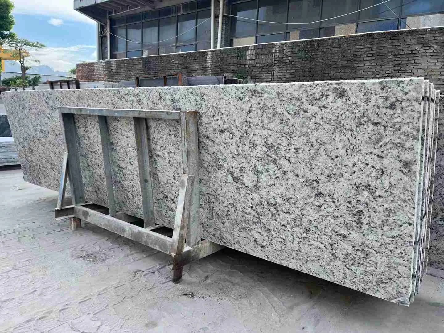 Granit Brazil White Rose - usage et pose par Asena