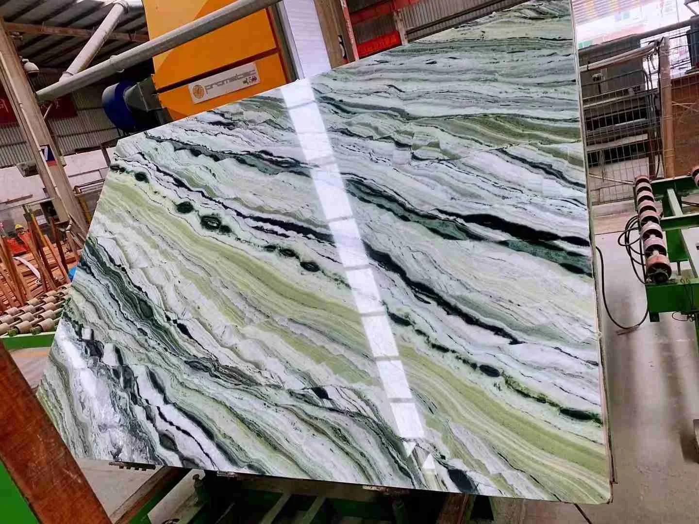 Marbre Cloud Jade Green - usage et pose par Asena