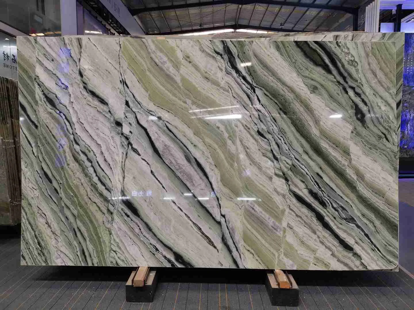 Marbre Cloud Jade Green - usage et pose par Asena