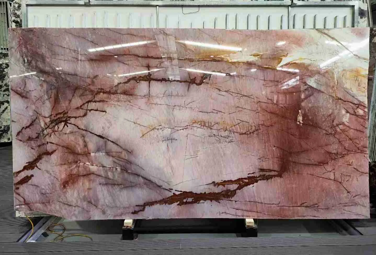 Quartzite Cosmopolitan Red - usage et pose par Asena