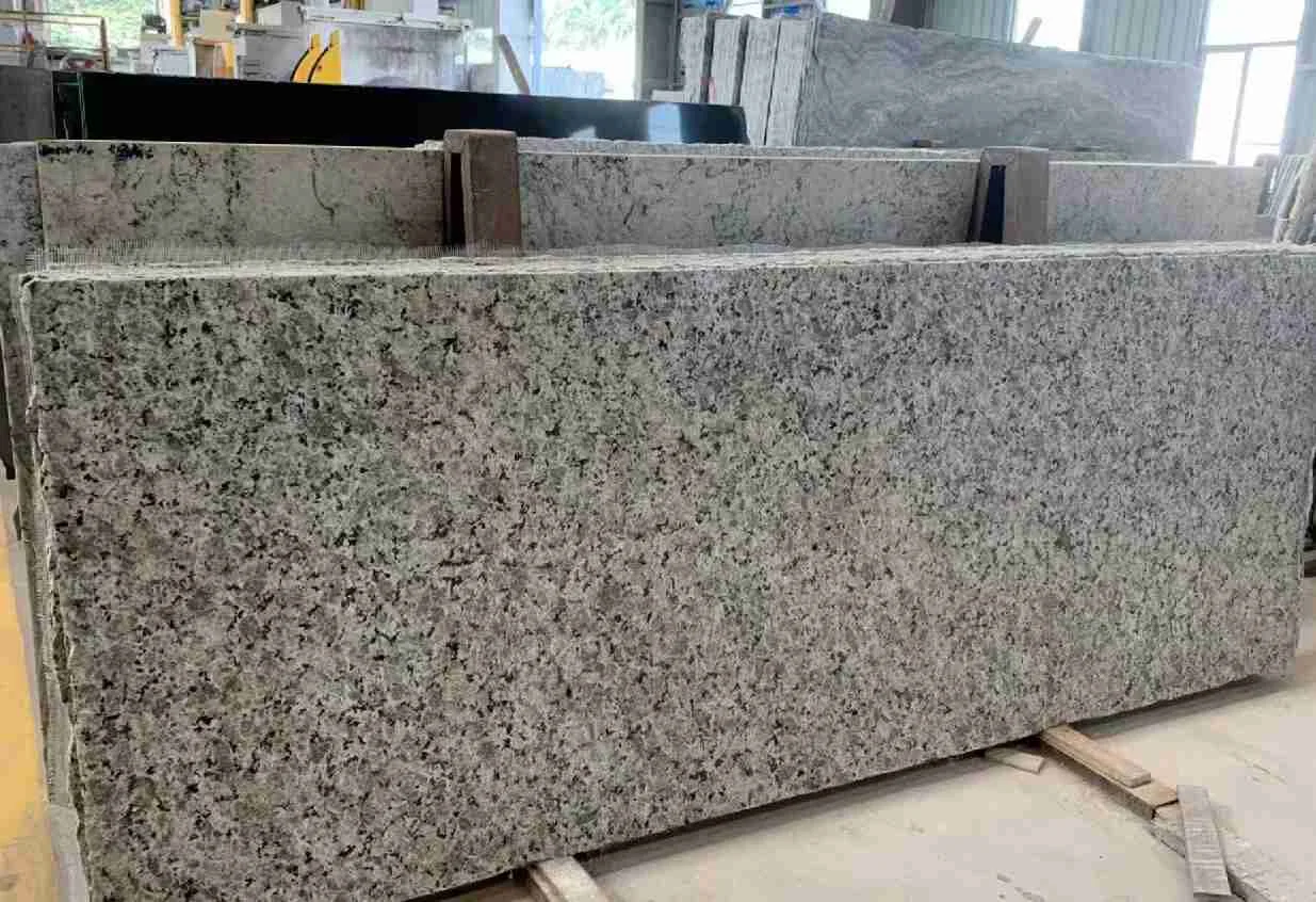 Granit Yellow Butterfly - usage et pose par Asena