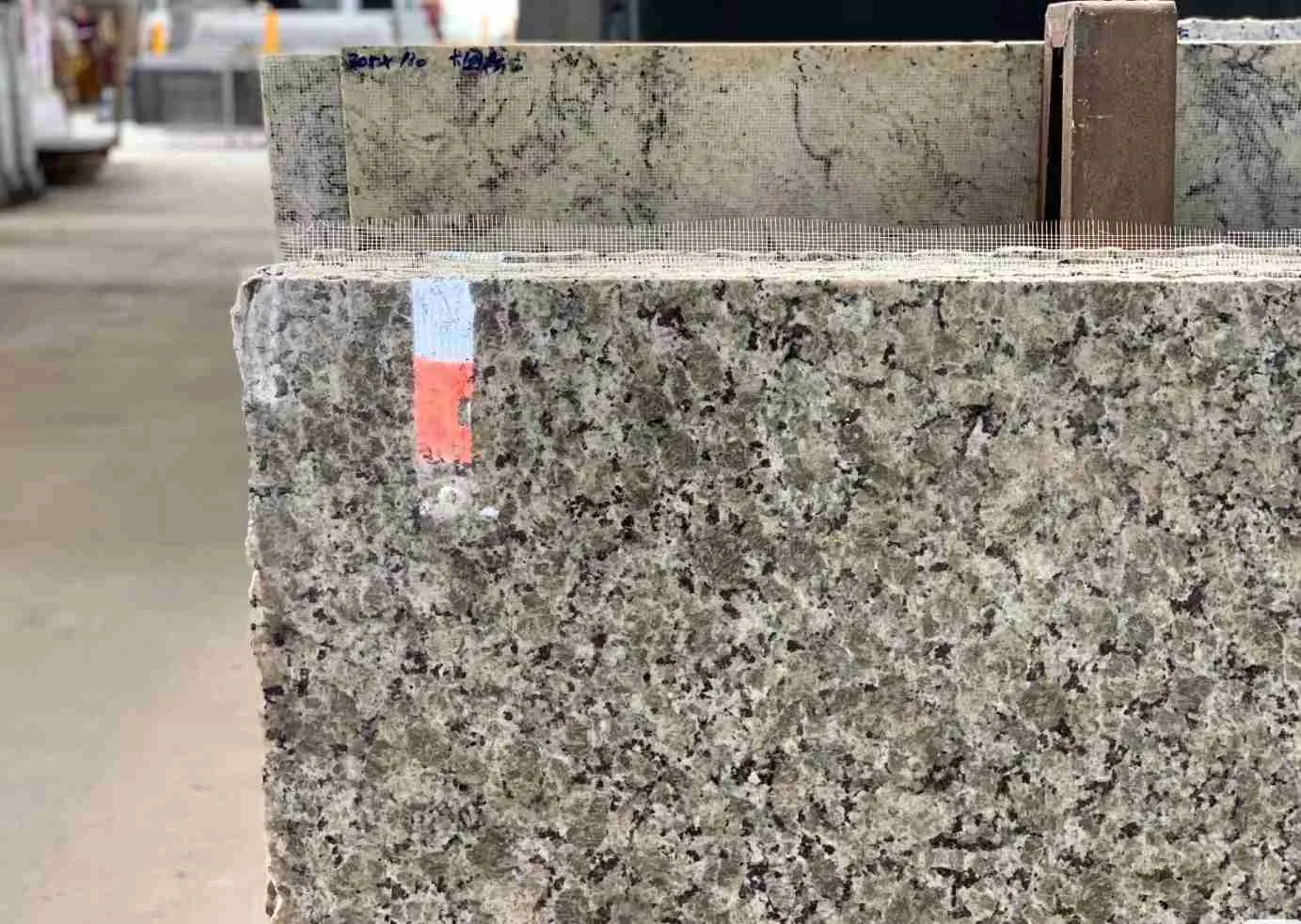 Granit Yellow Butterfly - usage et pose par Asena