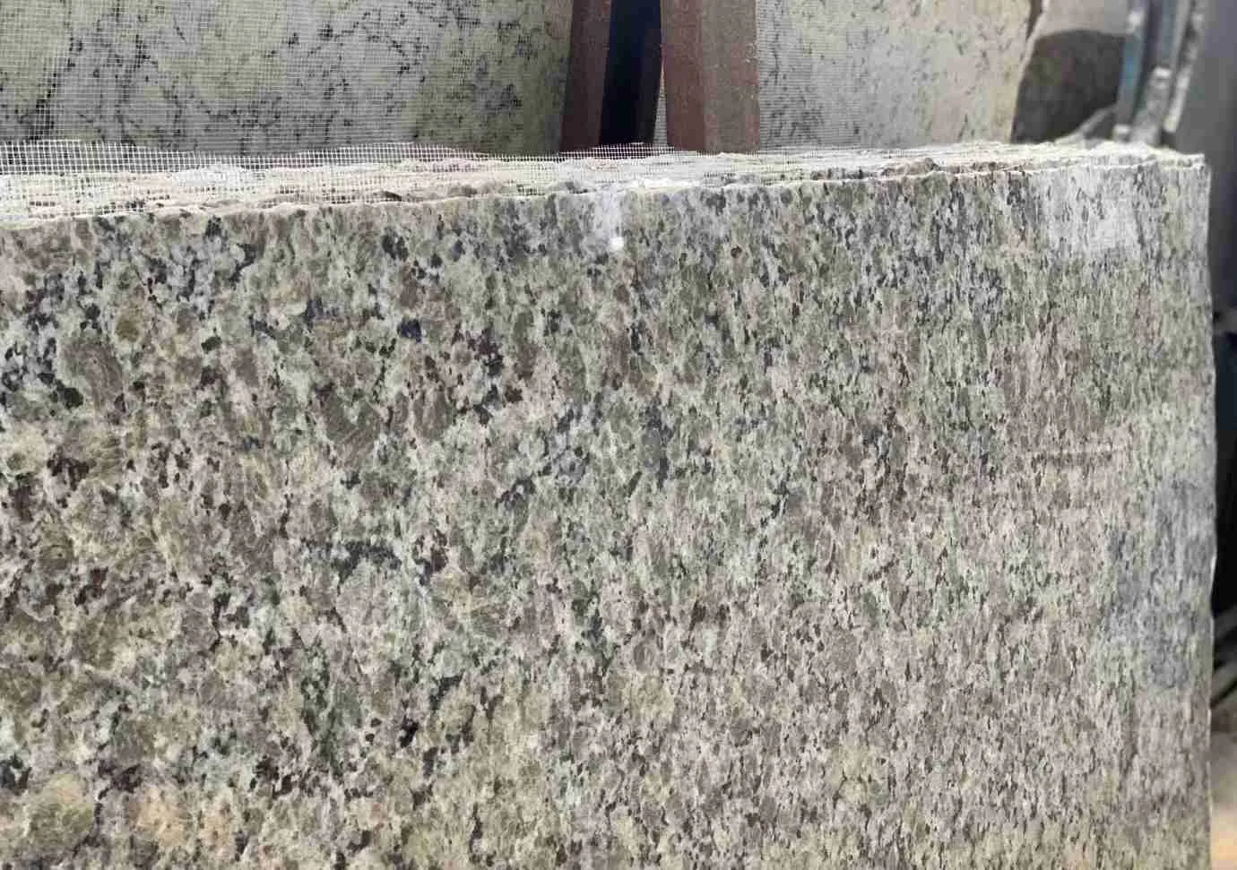 Granit Yellow Butterfly - usage et pose par Asena
