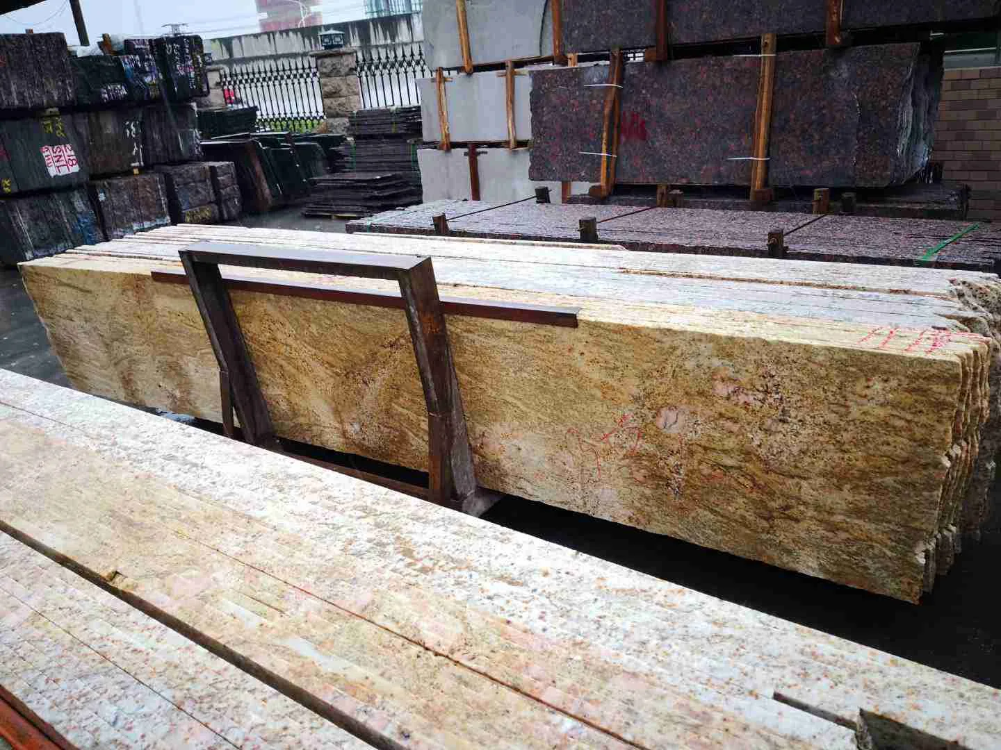 Granit Brazil Imperial Gold - usage et pose par Asena