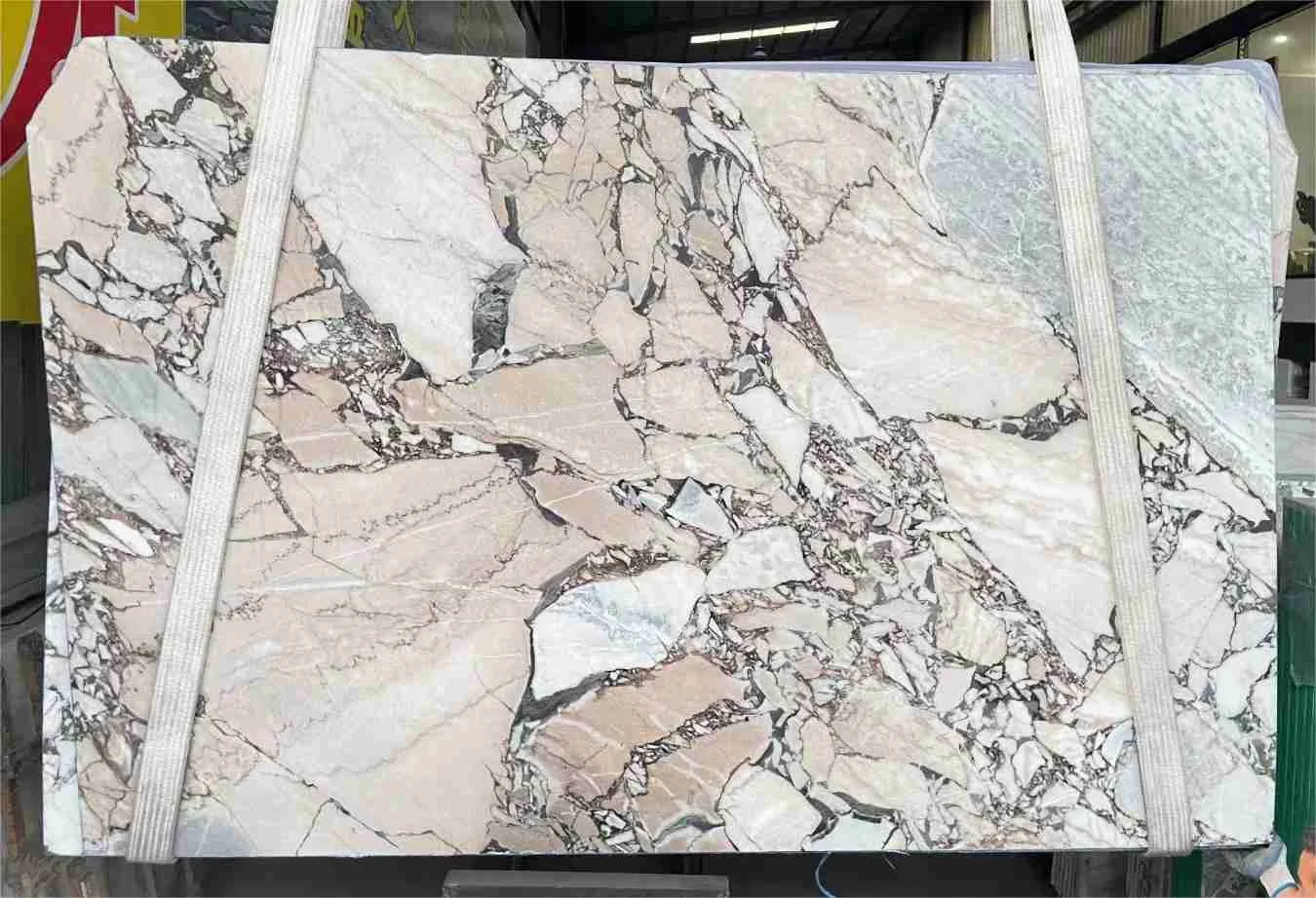 Marbre Silver Blue Light - usage et pose par Asena