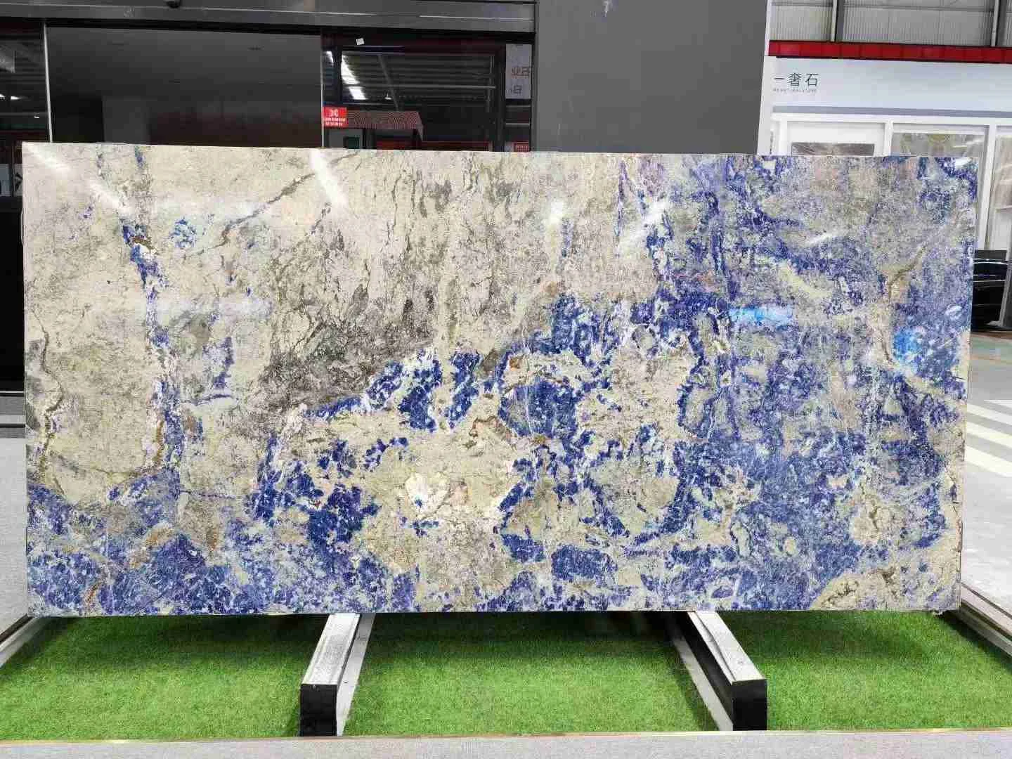 Marbre Sodalite Royal Blue - usage et pose par Asena