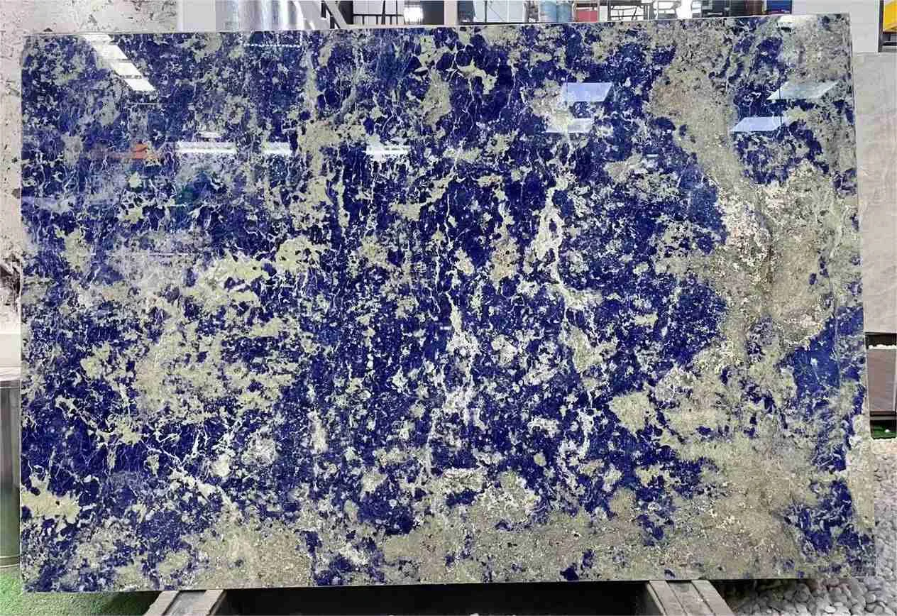 Marbre Sodalite Royal Blue - usage et pose par Asena