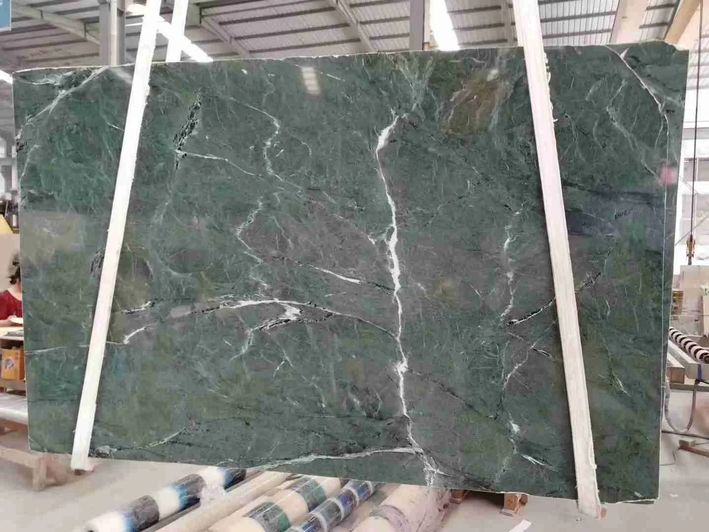 Marbre Taiwan Garish Green - usage et pose par Asena