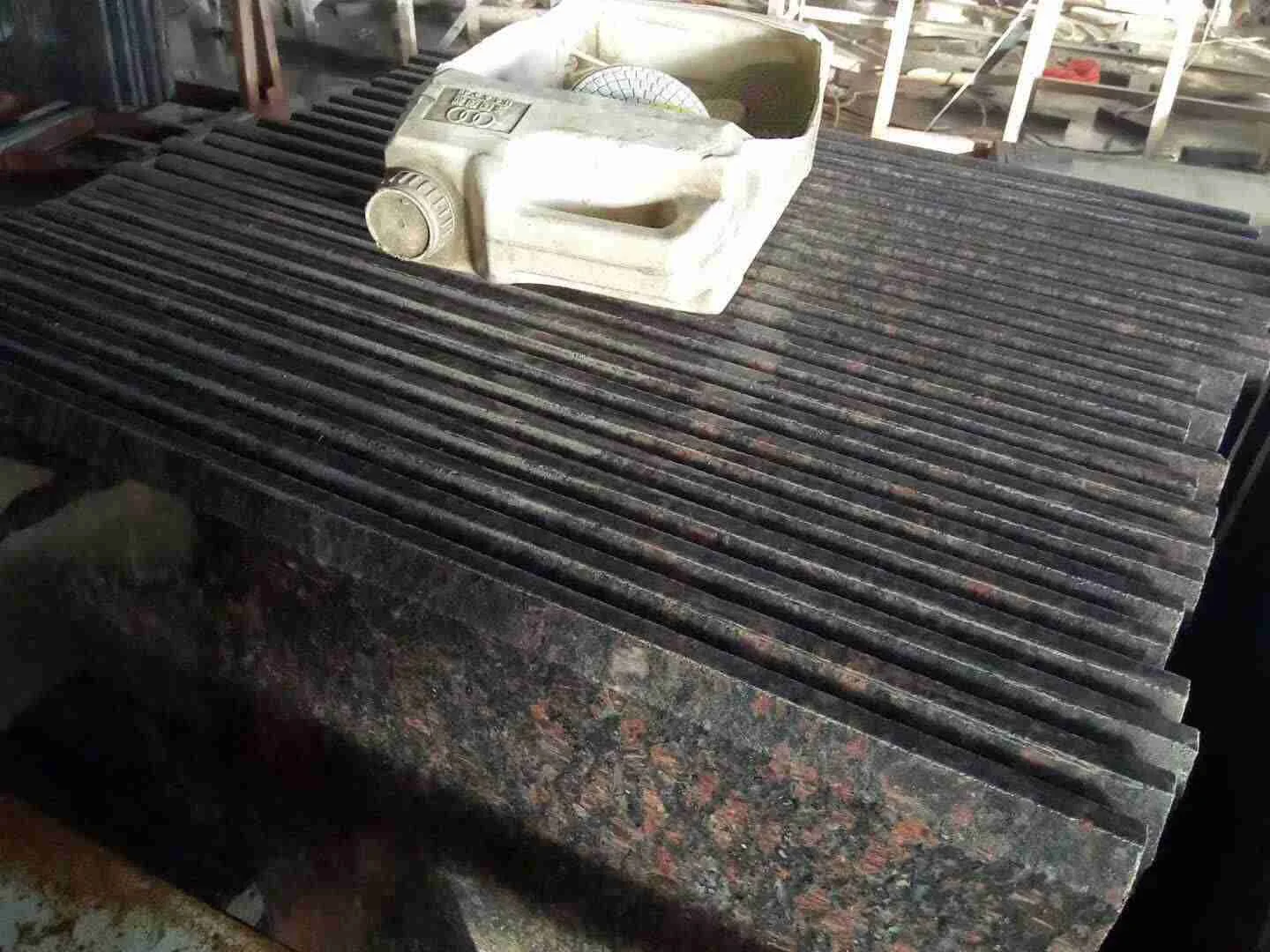 Granit Tan Brown - usage et pose par Asena
