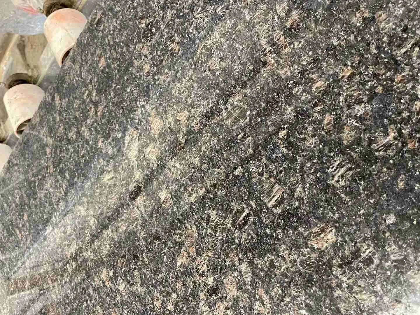 Granit Tan Brown - usage et pose par Asena
