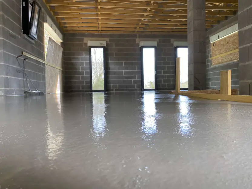 Coulage de chape liquide en intérieur pour Chape liquide à Limoges à Ambazac