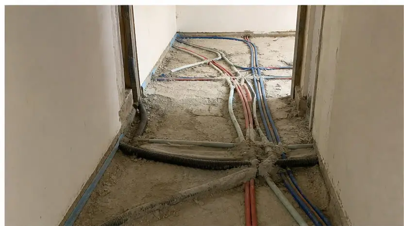 Gaines fixées avant ravoirage en rénovation pour Ravoirage à Montamisé