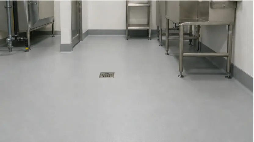 Sol polyuréthane hygiénique avec plinthe à gorge pour Sol industriel à Châtellerault